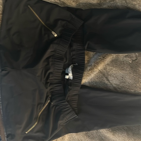 Athleta pants  with zip pockets - Picture 1 of 3